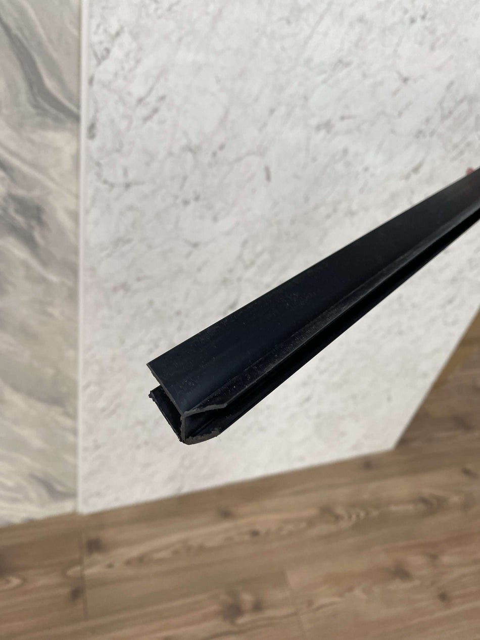 External Corner Black 2950mm x 8mm Trim